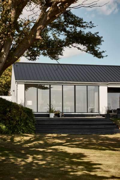 Fin tag- og facadeløsning på Fyn, Strandvej 54B, Ballen, 5762 Vester Skerninge